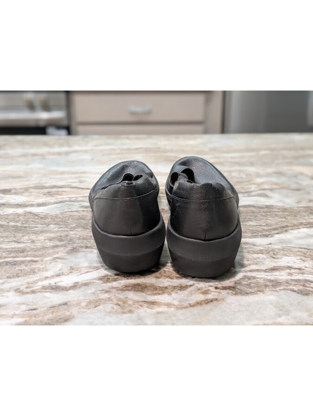Clarks Collection Black Leather Slip‑On Shoes Size 11M GUC - Picture 2 of 8
